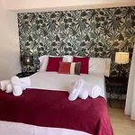 208, Close To The Beach, 2 Bedroom,golden Mile 公寓