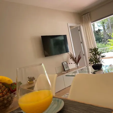 Apartment 208, Close To The Beach, 2 Bedroom,golden Mile *