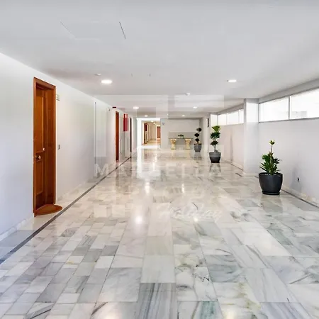 208, Close To The Beach, 2 Bedroom,golden Mile Apartment *