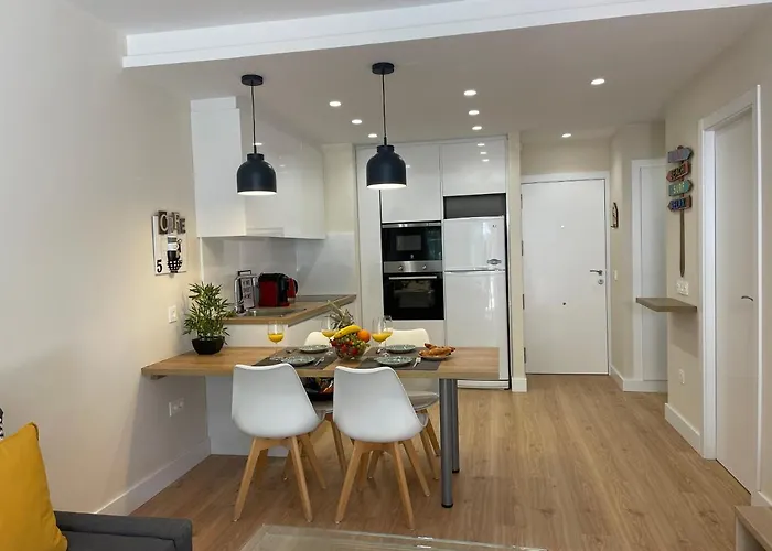 Apartment 208, Close To The Beach, 2 Bedroom,golden Mile