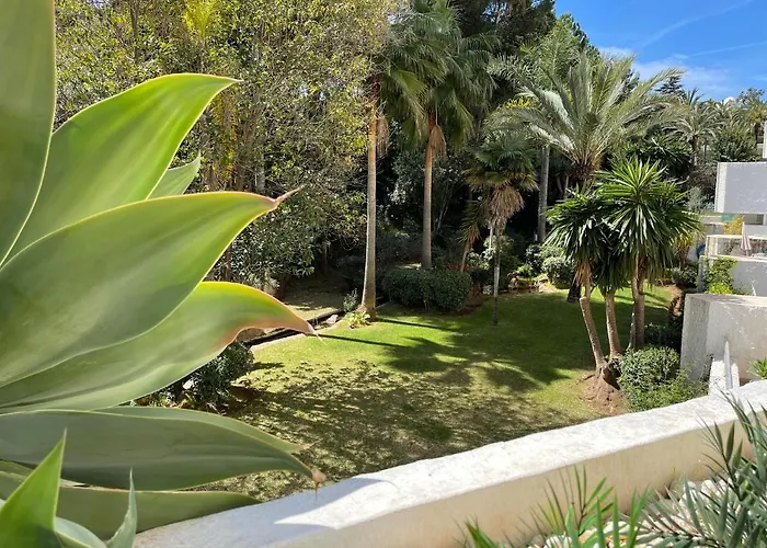 208, Close To The Beach, 2 Bedroom,golden Mile Apartment *